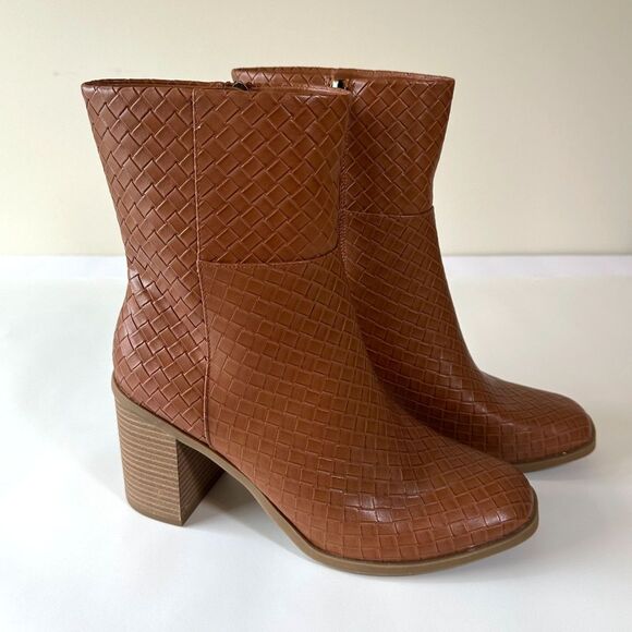 NWT Women's Mid Shaft Boots - Universal Thread Cognac Size 11 - Picture 1 of 6